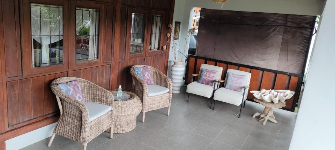Mama Nings Beach Hotel Sekongkang Exterior photo